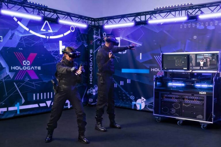 2 people in a training simulation wearing VR headsets